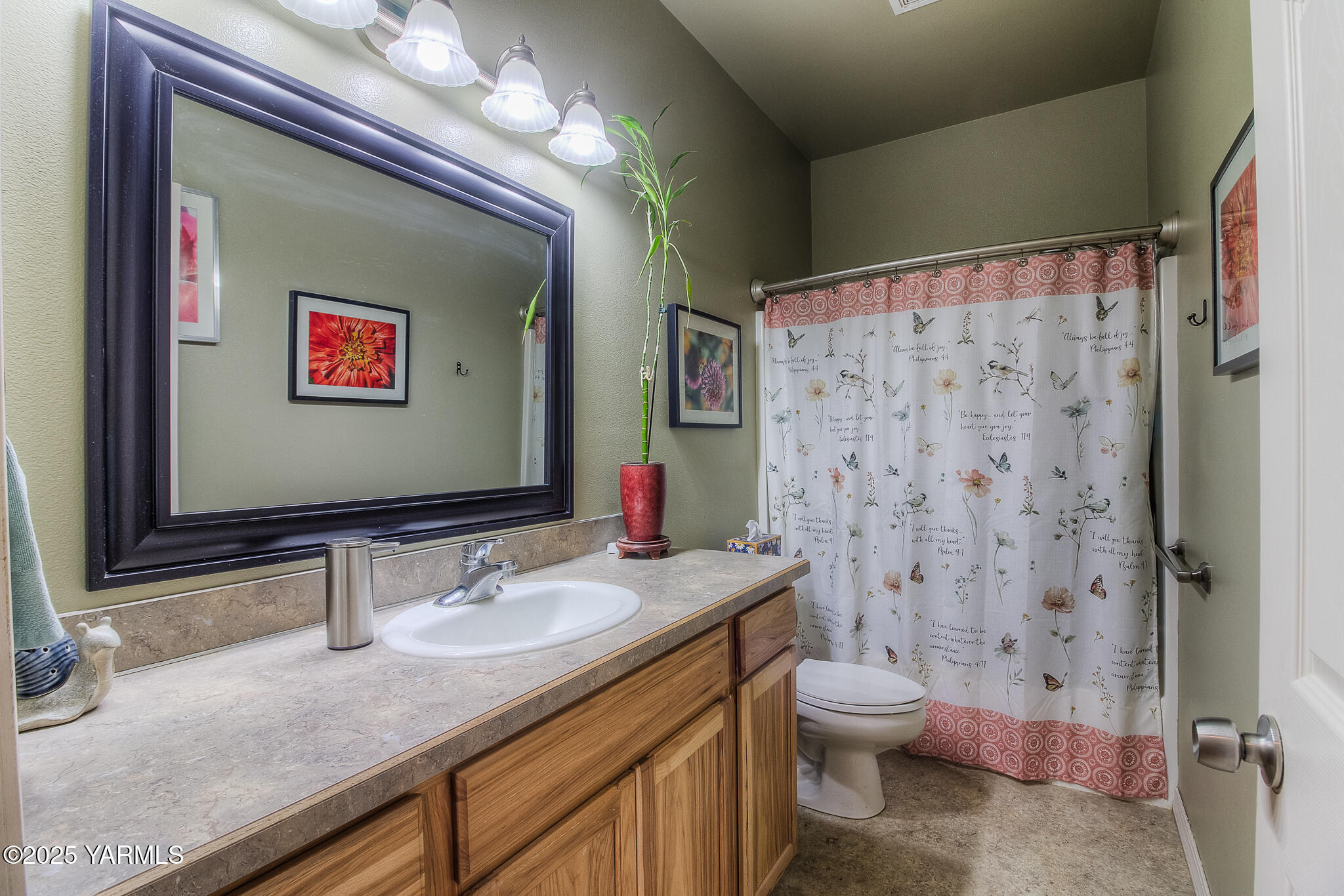 11901 Zier Road Yakima, WA 98908 - Photo 19 of 46 a bathroom with a granite countertop sink toilet and shower