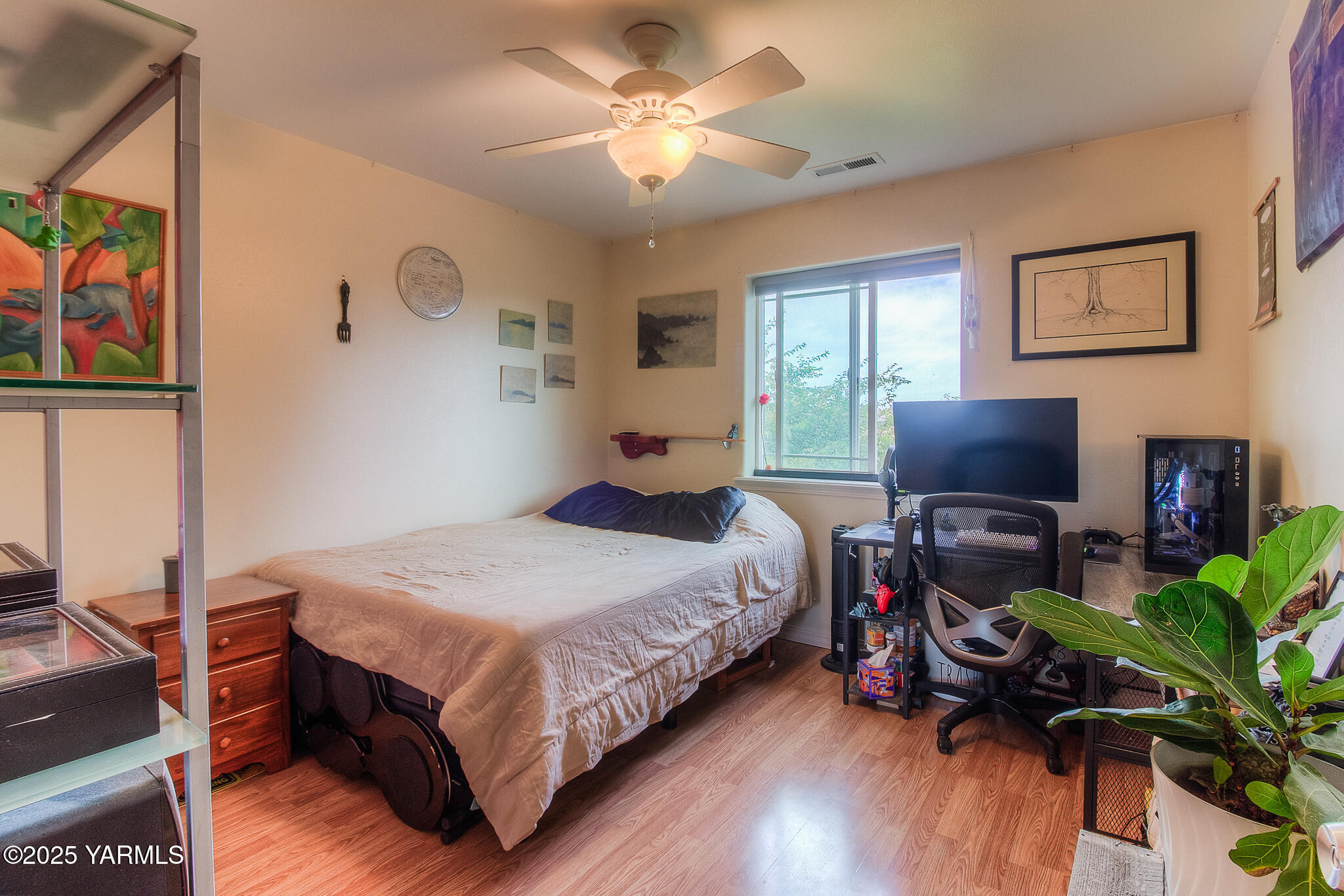 11901 Zier Road Yakima, WA 98908 - Photo 25 of 46 a bedroom with a bed window and a flat screen tv