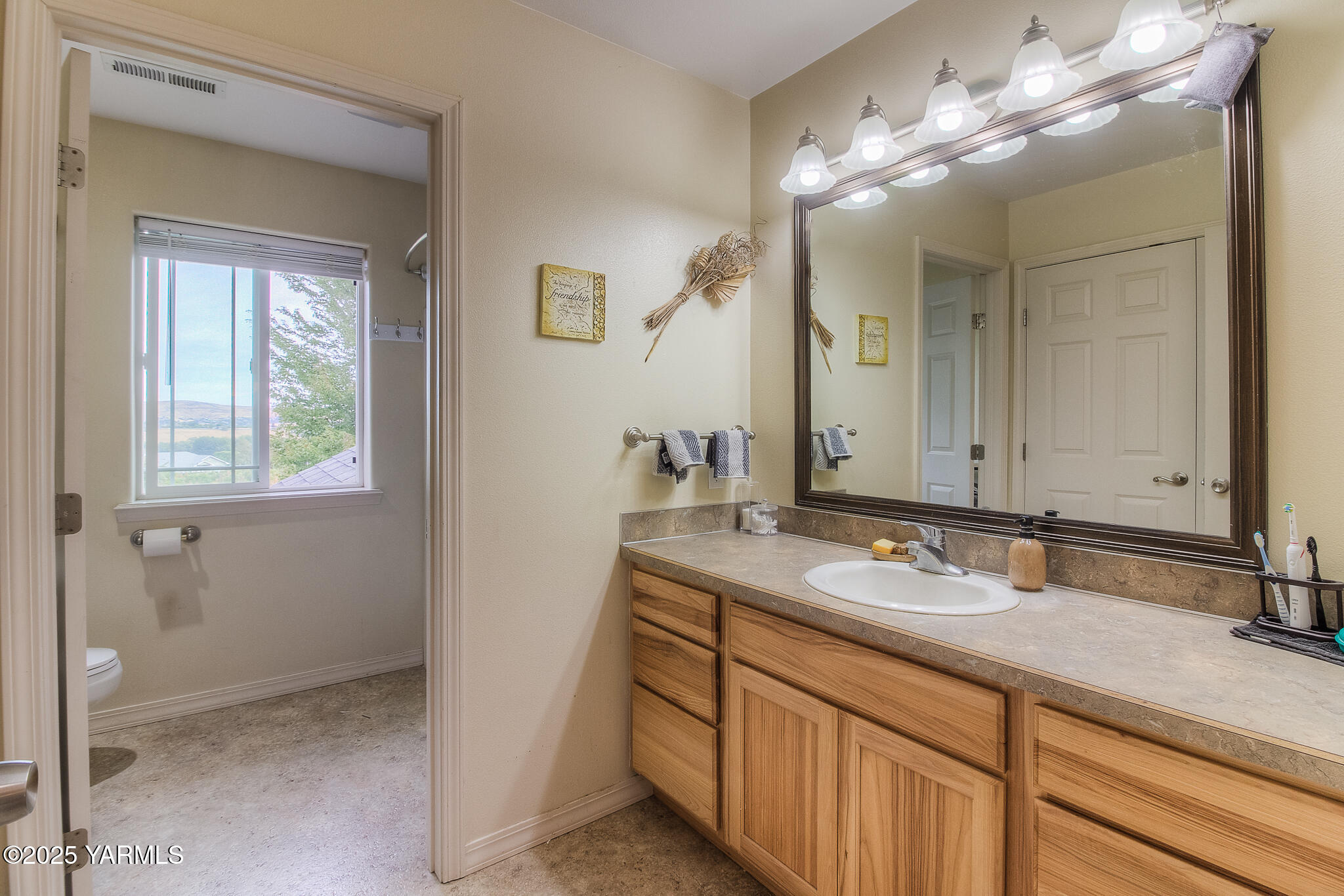 11901 Zier Road Yakima, WA 98908 - Photo 28 of 46 a bathroom with a sink double vanity and a mirror