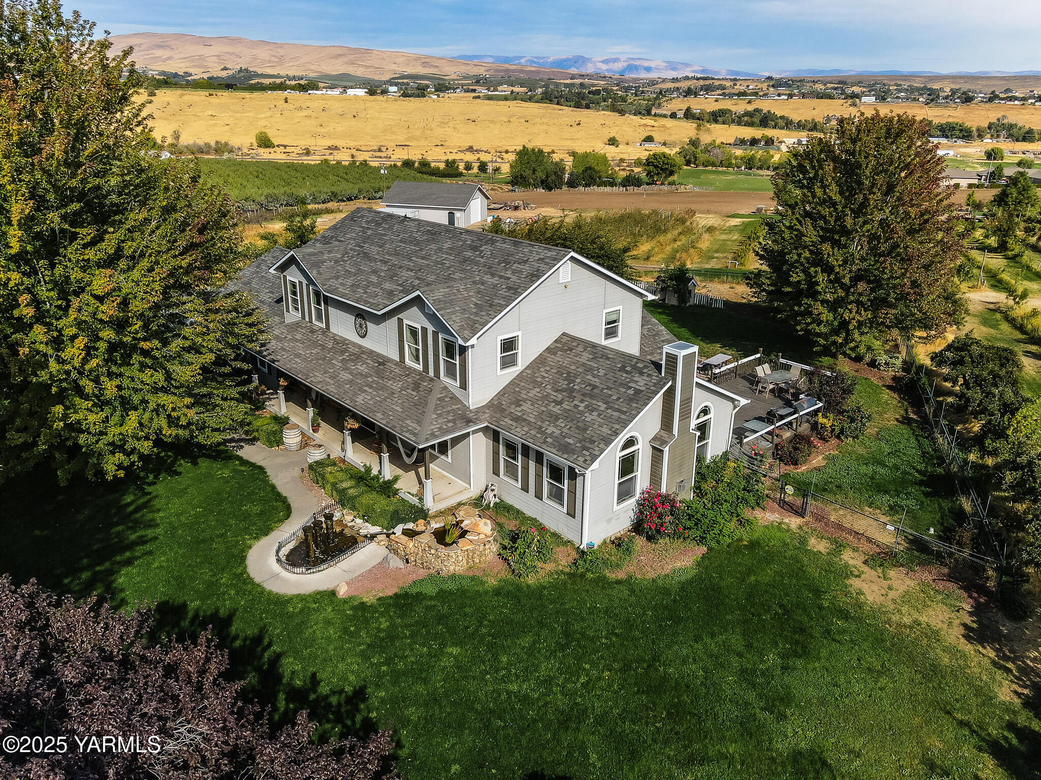 11901 Zier Road Yakima, WA 98908 - Photo 46 of 46 an aerial view of a house with a garden and lake view