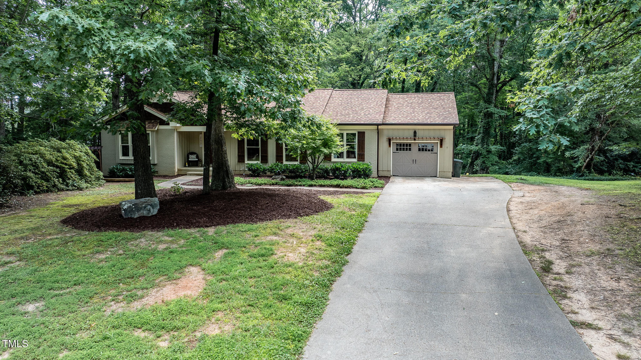 7016 Valley Drive Raleigh, NC 27612 - Photo 3 of 42 7016-Frontyard