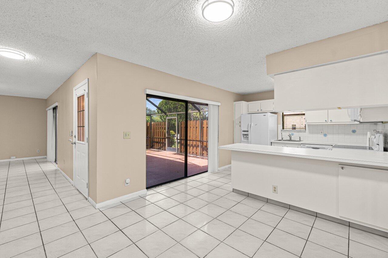 7633 Courtyard Run West Boca Raton, FL 33433 - Photo 4 of 32 014-7633CourtyardRunWest-BocaRaton-FL-33