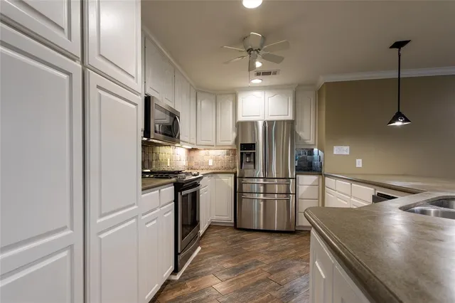 $360,000 | 23240 J E B Circle, Frankston, TX 75763