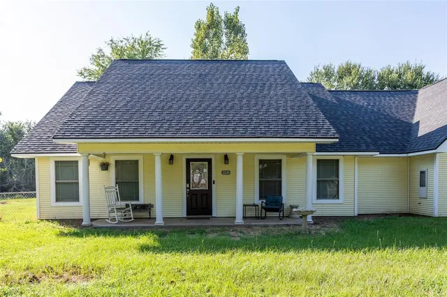 $360,000 | 23240 J E B Circle, Frankston, TX 75763