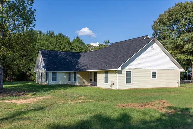 $360,000 | 23240 J E B Circle, Frankston, TX 75763