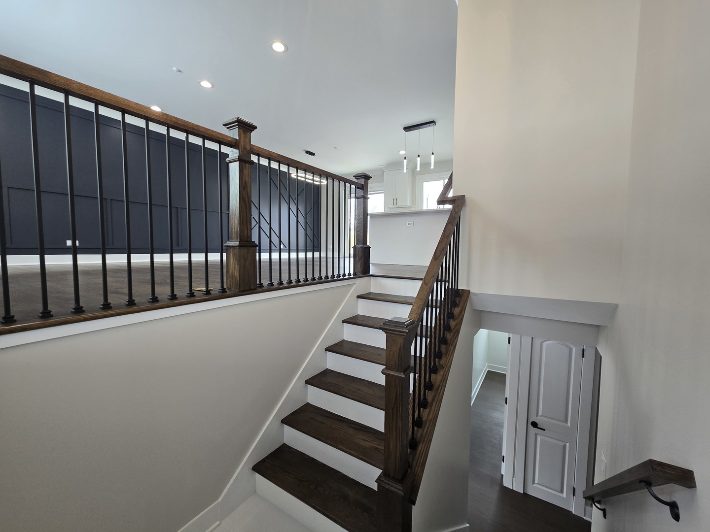 1570 Jefferson Road Hoffman Estates, IL 60169 - Photo 2 of 35