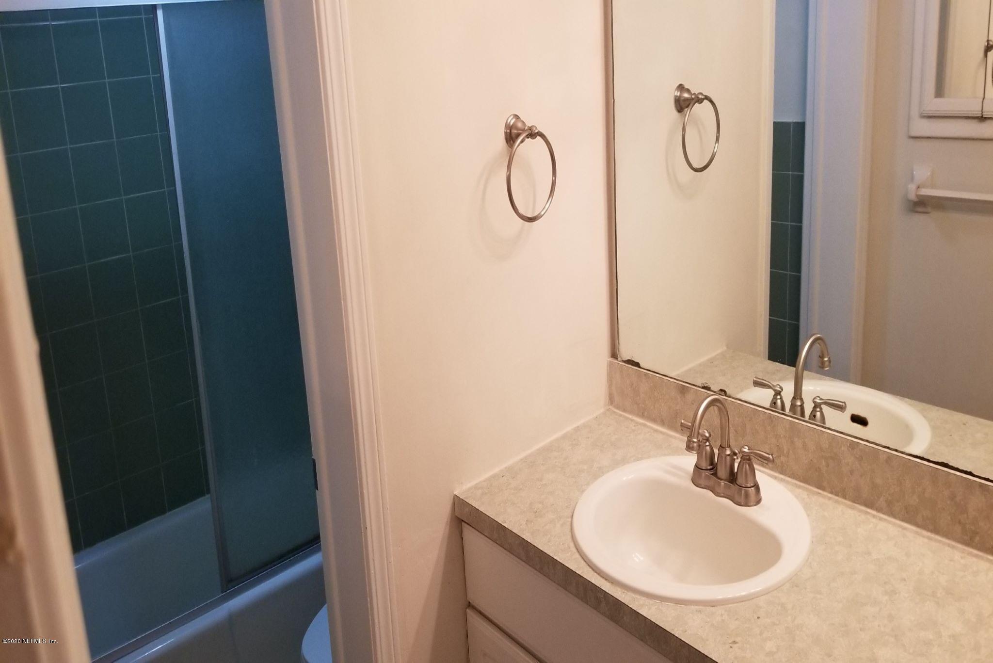 1707 El Prado Road, Unit 2 Jacksonville, FL 32216 - Photo 13 of 22 Master bath
