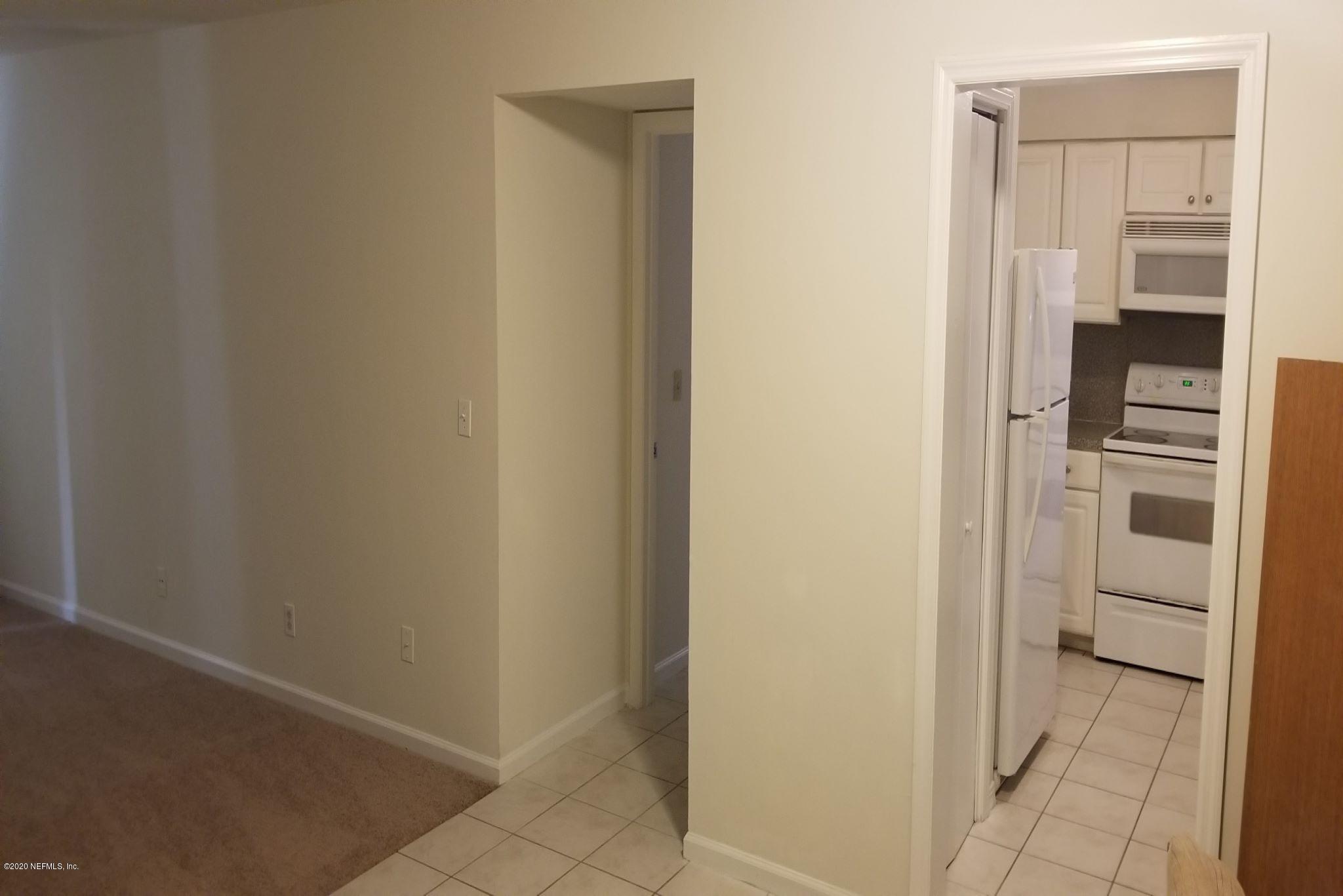1707 El Prado Road, Unit 2 Jacksonville, FL 32216 - Photo 5 of 22 Entry to kitchen
