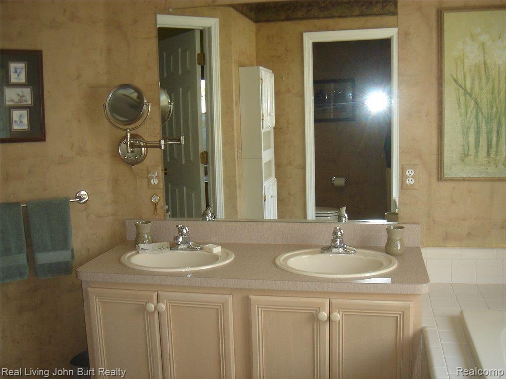 154 Eagle Ridge Road Lake Orion, MI 48360 - Photo 6 of 21 Copy of DSC03675