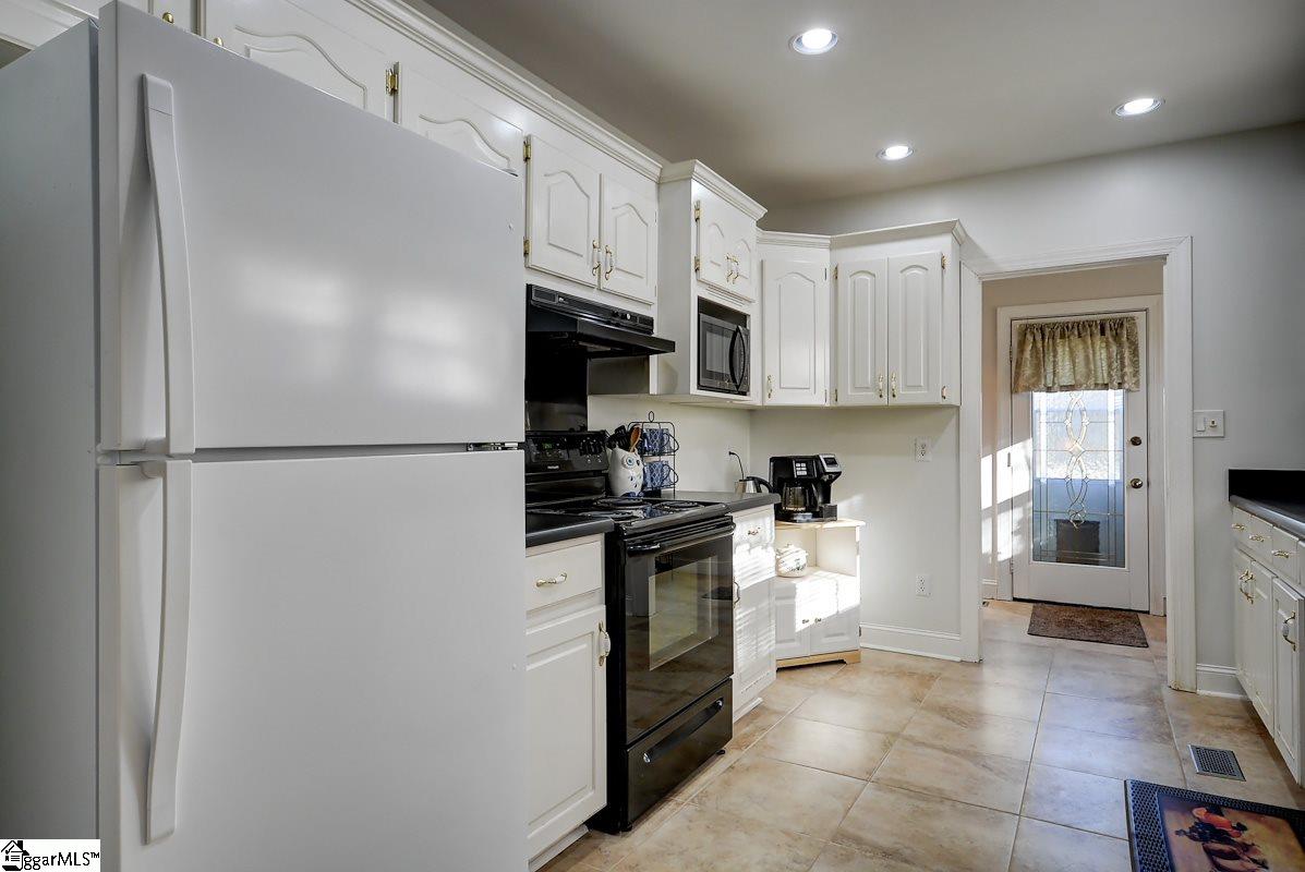 755 Cole Road Campobello, SC 29322 - Photo 5 of 36