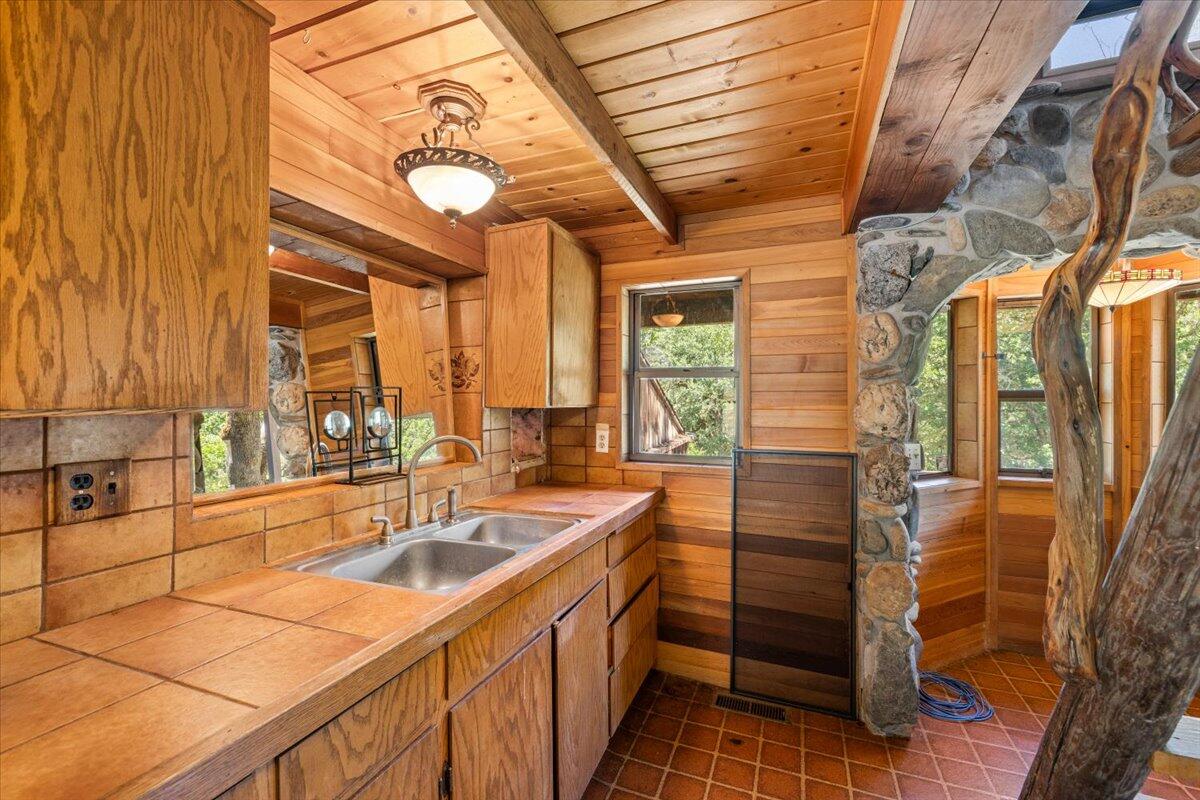 7388 Upper Applegate Road Jacksonville, OR 97530 - Photo 37 of 57 Cottage kitchen