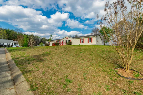 $250,000 | 218 Edgewater Drive, Chickamauga, GA 30707