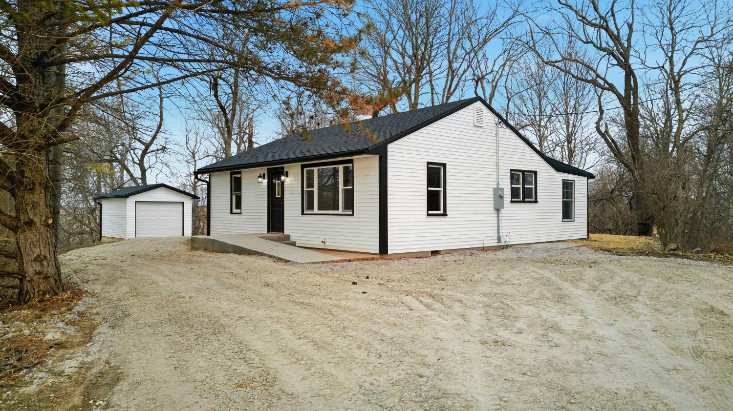 22 West Contreras Pike Liberty, IN 47353 - Photo 2 of 44