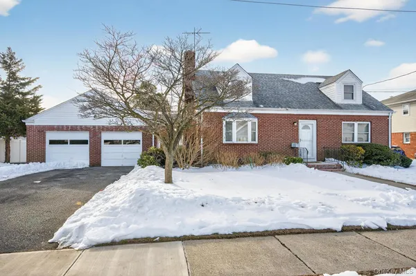 $3,300 | 46 Bedford Avenue, Westbury, NY 11590