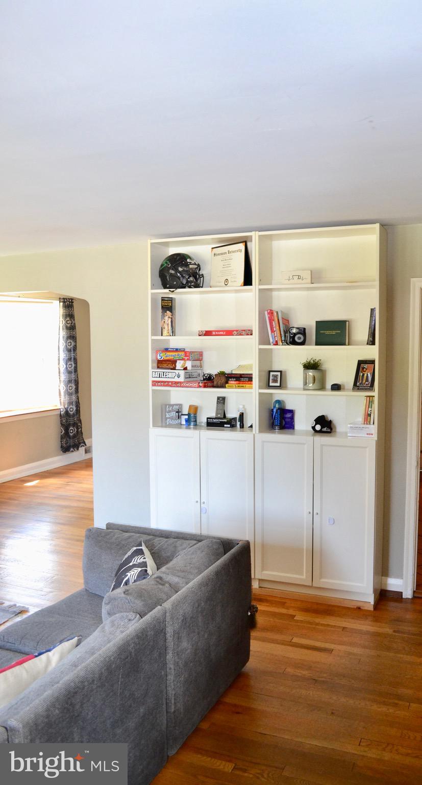 Attached bookcase in LR
