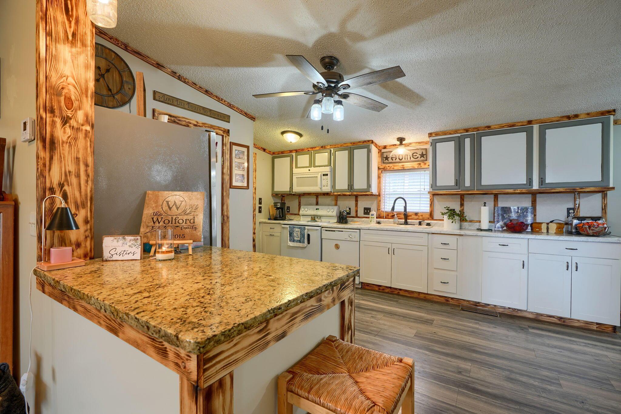 1048 Beatty Road Waverly, OH 45690 - Photo 10 of 28 Kitchen