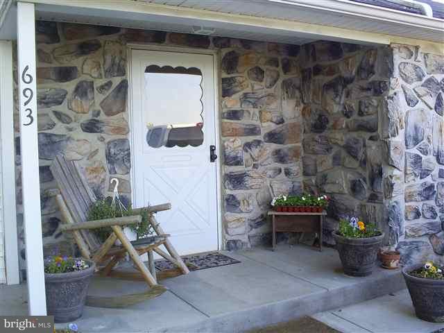 693 Laudermilch Road Hummelstown, PA 17036 - Photo 3 of 14 Gallery Image 3