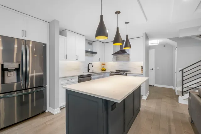 $560,000 | 440 North McClurg Court, Unit 111, Chicago, IL 60611