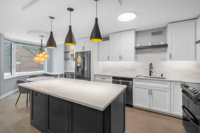 $560,000 | 440 North McClurg Court, Unit 111, Chicago, IL 60611