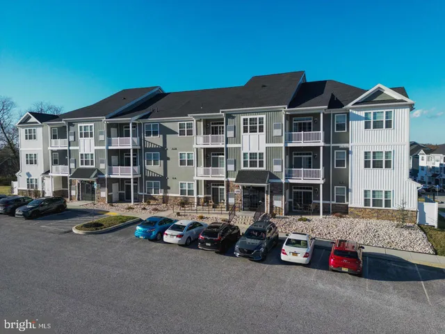 $1,769 | 1014 Admiral Lane, Unit 214, Hanover, PA 17331