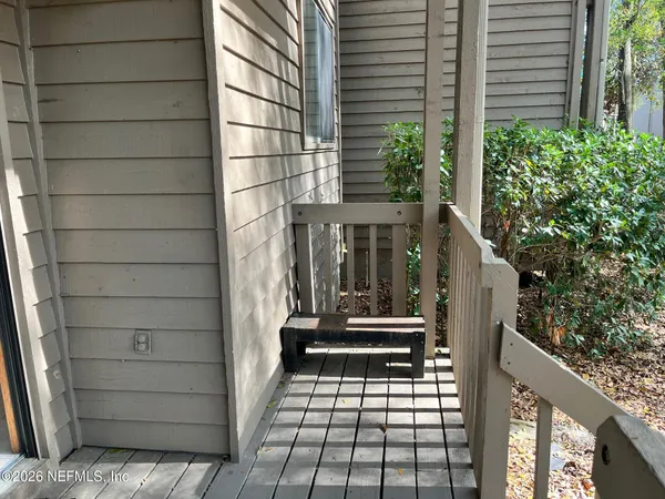 a view of entryway with a front door