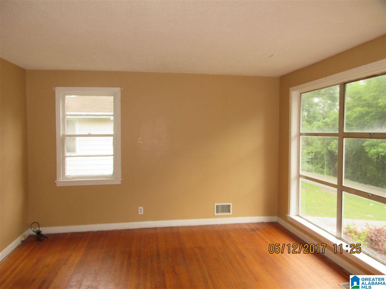 943 Rutledge Drive Fairfield, AL 35064 - Photo 3 of 10