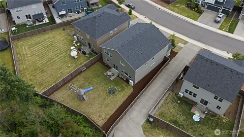 $765,000 | 17512 Crossing Drive East, Puyallup, WA 98374