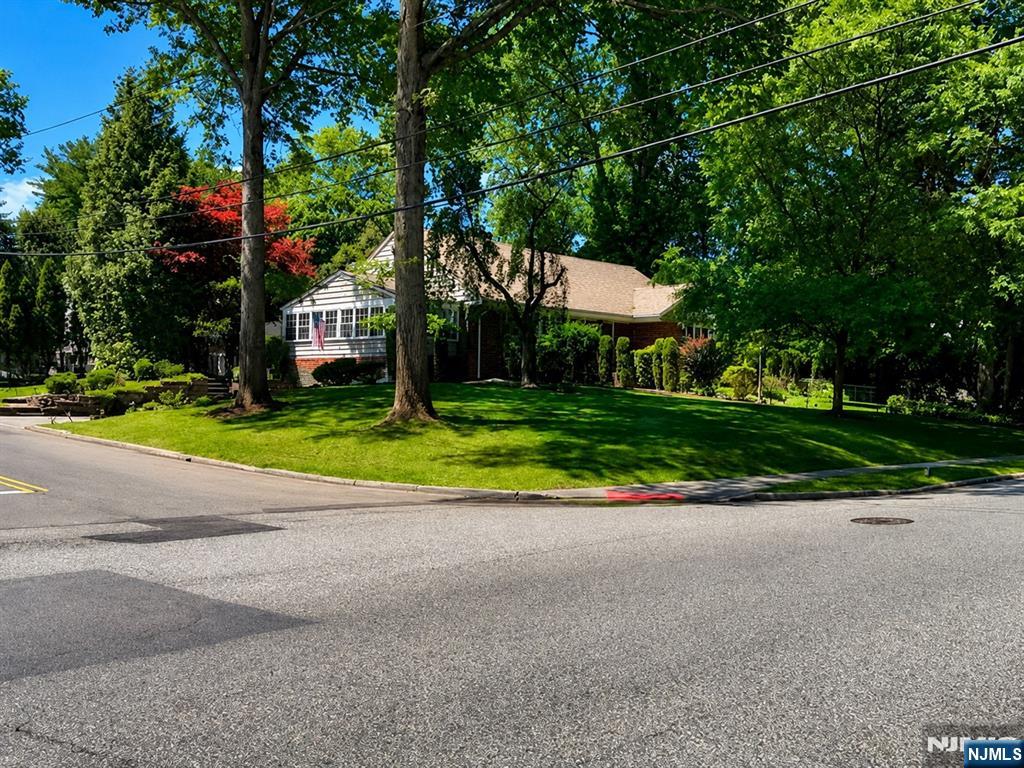 72 Foster Road Tenafly, NJ 07670 - Photo 2 of 22 Gallery Image 2