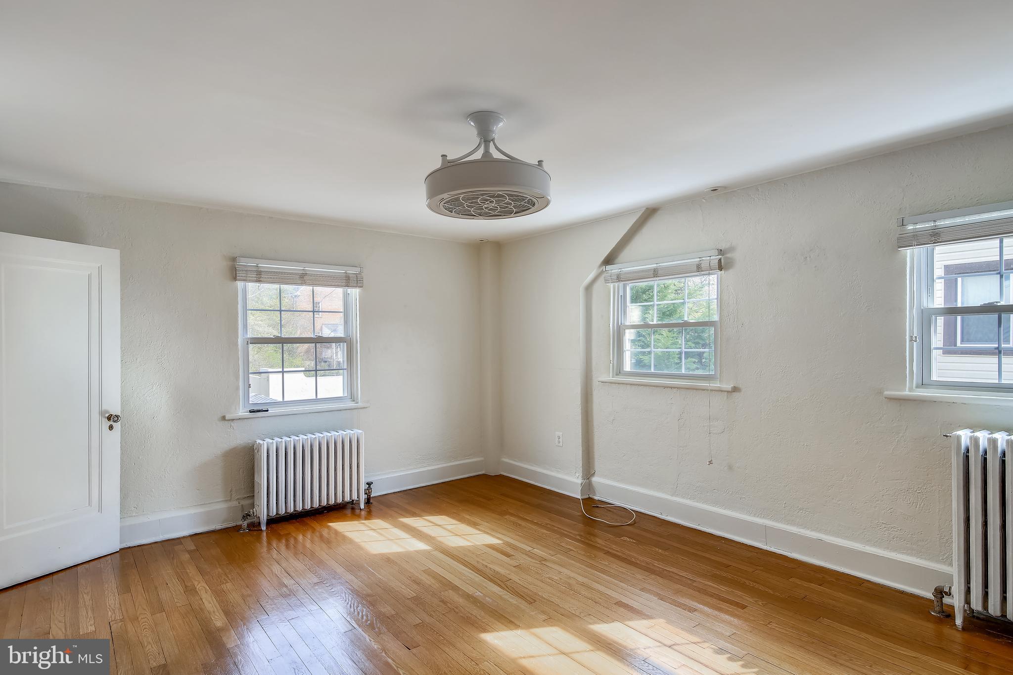 702 Wayne Avenue Silver Spring, MD 20910 - Photo 20 of 41 Largest upstairs BR