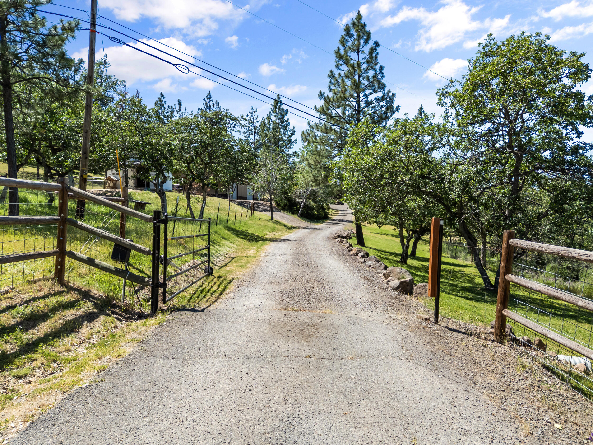 226 Entrada Drive Eagle Point, OR 97524 - Photo 4 of 62
