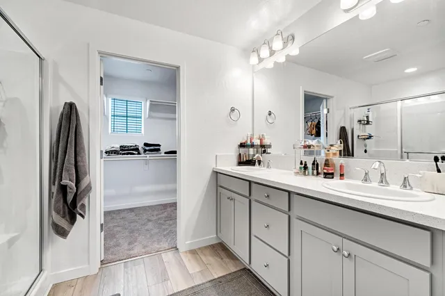 $595,000 | 2481 North Pearwood Avenue, Fresno, CA 93727