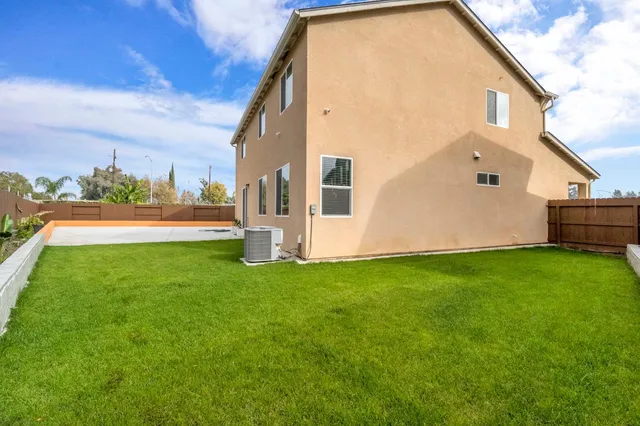 $595,000 | 2481 North Pearwood Avenue, Fresno, CA 93727