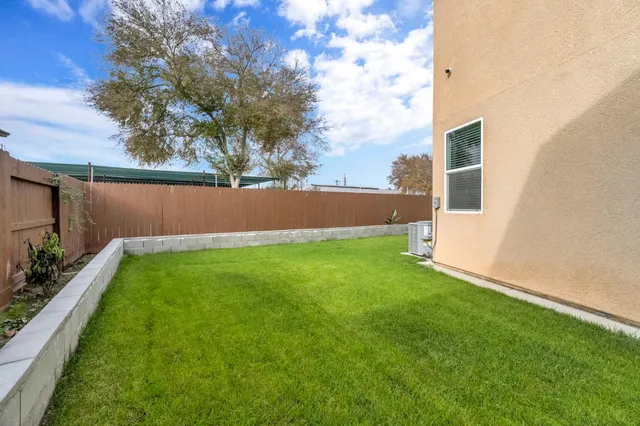 $595,000 | 2481 North Pearwood Avenue, Fresno, CA 93727