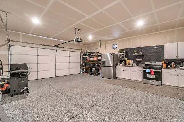 $595,000 | 2481 North Pearwood Avenue, Fresno, CA 93727