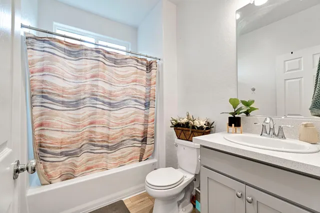 $595,000 | 2481 North Pearwood Avenue, Fresno, CA 93727