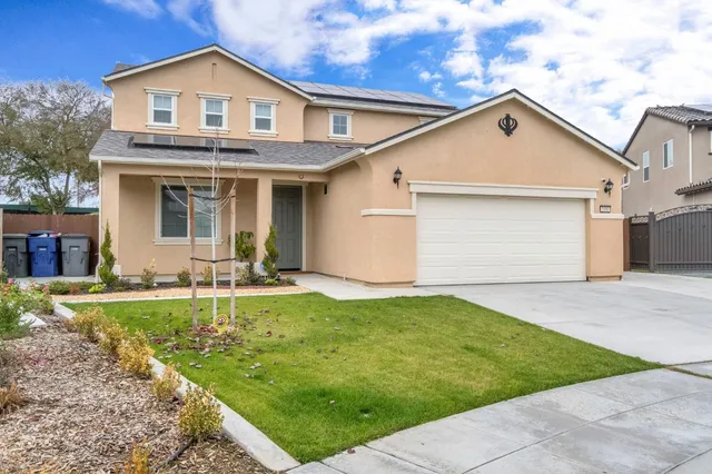 $595,000 | 2481 North Pearwood Avenue, Fresno, CA 93727