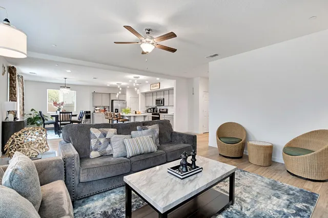 $595,000 | 2481 North Pearwood Avenue, Fresno, CA 93727