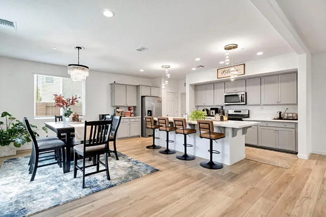 $595,000 | 2481 North Pearwood Avenue, Fresno, CA 93727