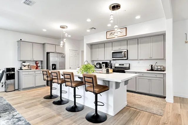 $595,000 | 2481 North Pearwood Avenue, Fresno, CA 93727