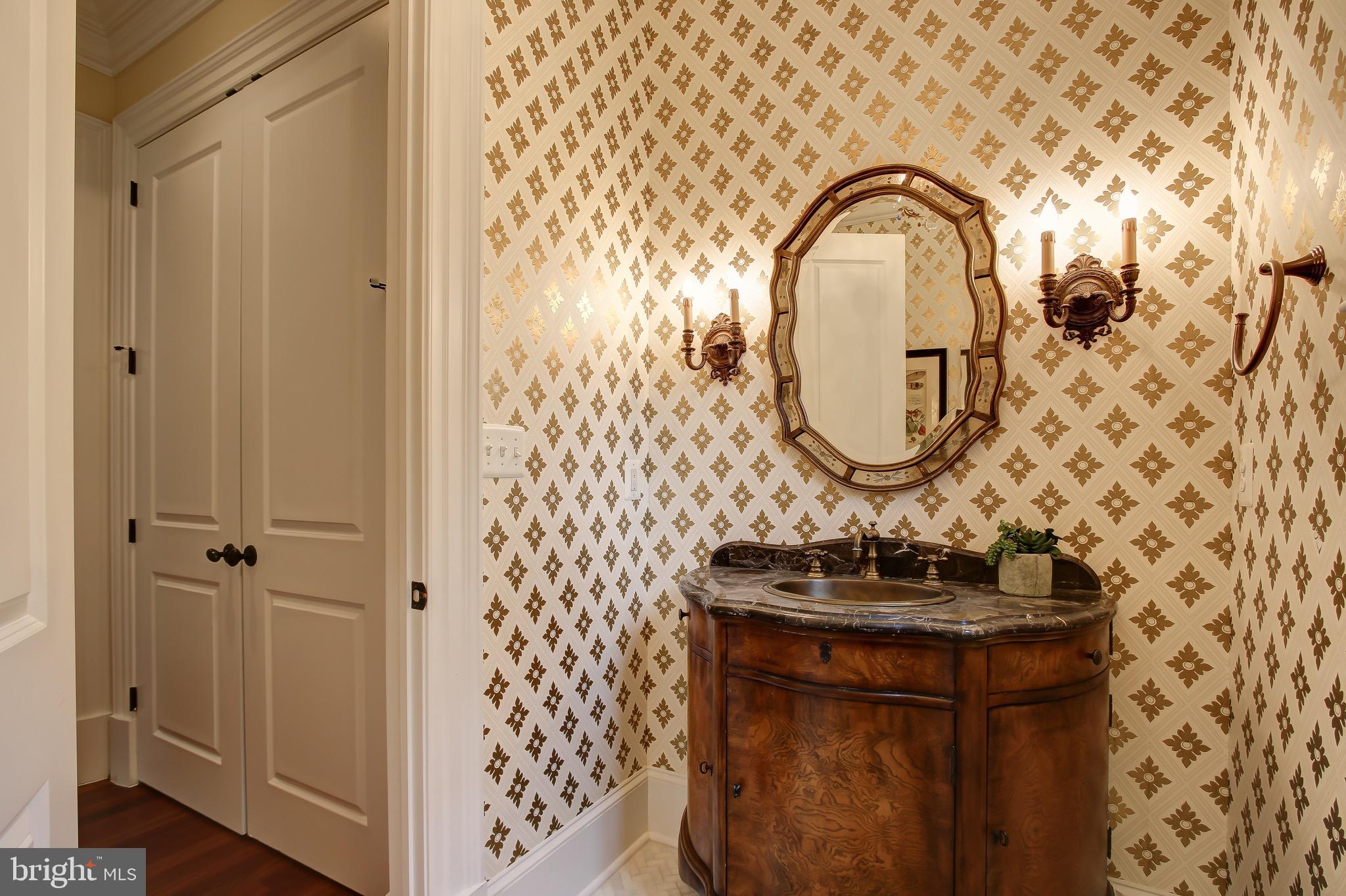 15215 Seneca Road Darnestown, MD 20874 - Photo 22 of 80 Main Level Half Bath