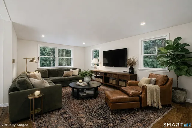 $619,000 | 6 Heritage Lane, Simsbury, CT 06070