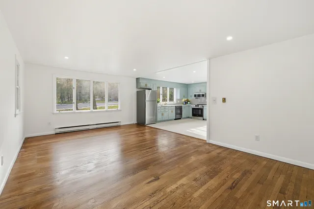 $619,000 | 6 Heritage Lane, Simsbury, CT 06070