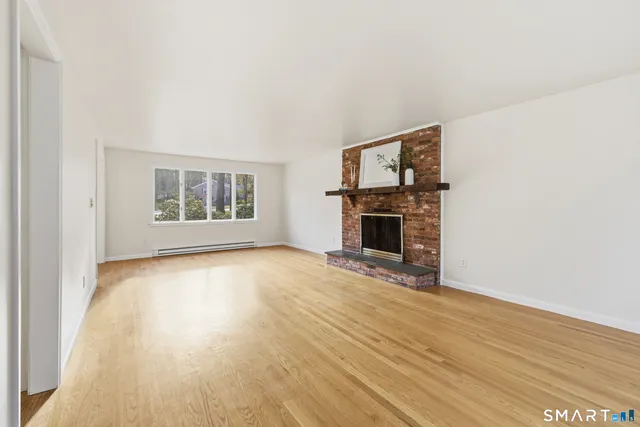 $619,000 | 6 Heritage Lane, Simsbury, CT 06070