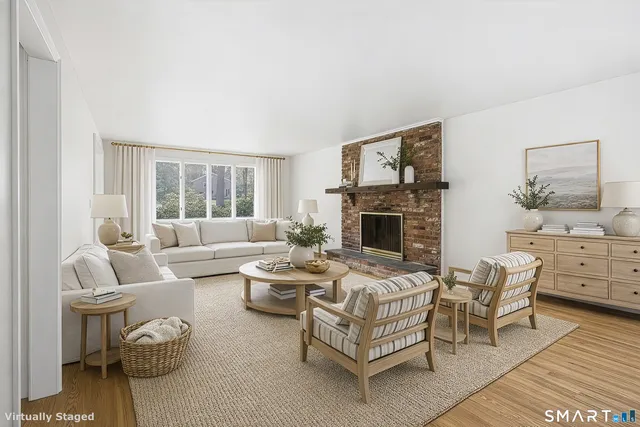 $619,000 | 6 Heritage Lane, Simsbury, CT 06070