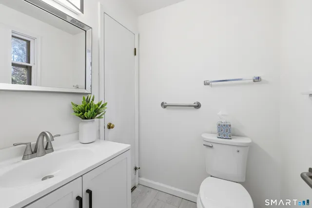 $619,000 | 6 Heritage Lane, Simsbury, CT 06070