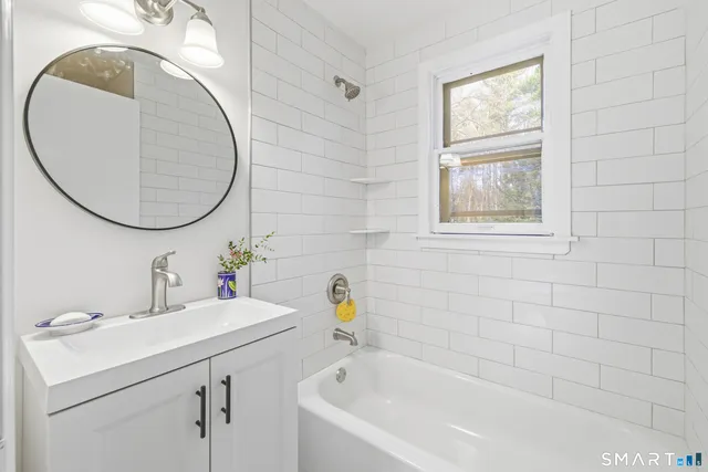 $619,000 | 6 Heritage Lane, Simsbury, CT 06070