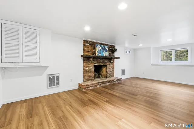 $619,000 | 6 Heritage Lane, Simsbury, CT 06070