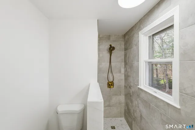 $619,000 | 6 Heritage Lane, Simsbury, CT 06070