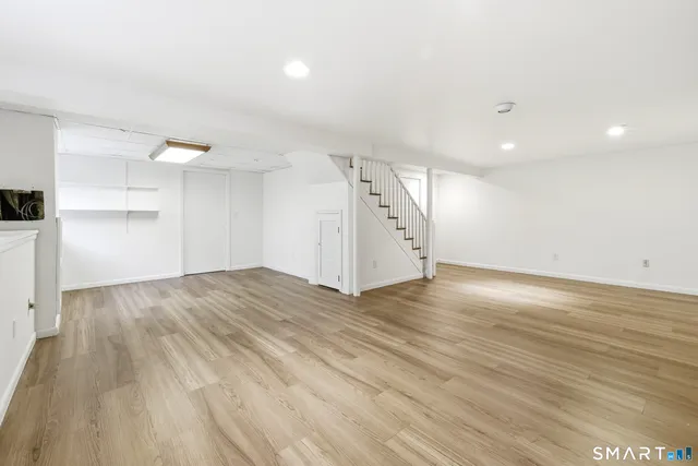 $619,000 | 6 Heritage Lane, Simsbury, CT 06070