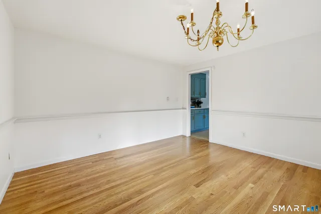 $619,000 | 6 Heritage Lane, Simsbury, CT 06070